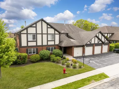 245 Windsor Ln #B, Willowbrook, IL 60527