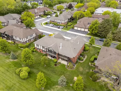 View/Area - 245 Windsor Ln #B, Willowbrook, IL 60527 photo 4 of 6