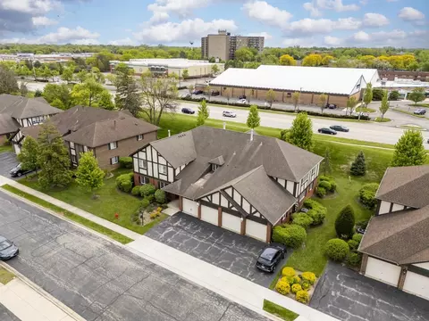 View/Area - 245 Windsor Ln #B, Willowbrook, IL 60527 photo 2 of 6