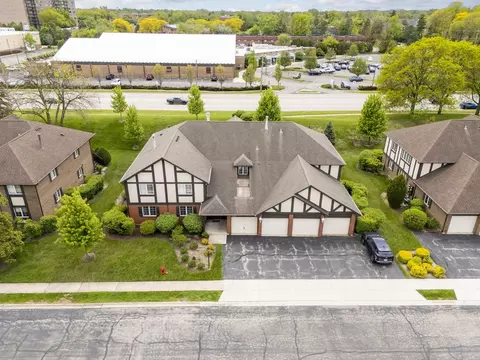 View/Area - 245 Windsor Ln #B, Willowbrook, IL 60527 photo 1 of 6