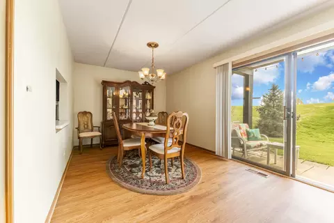 Dining - 245 Windsor Ln #B, Willowbrook, IL 60527 photo 2 of 2