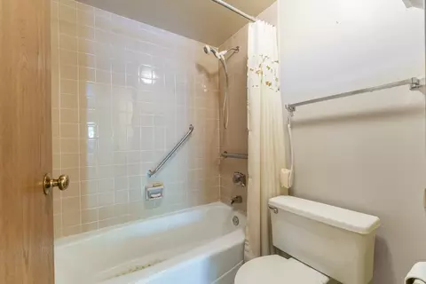 Bath - 245 Windsor Ln #B, Willowbrook, IL 60527 photo 3 of 3