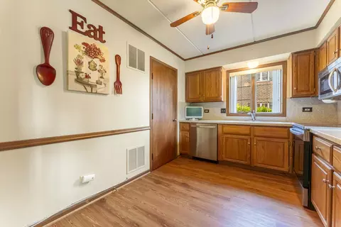 Kitchen - 245 Windsor Ln #B, Willowbrook, IL 60527 photo 1 of 3