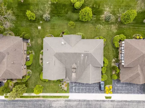View/Area - 245 Windsor Ln #B, Willowbrook, IL 60527 photo 3 of 6