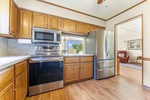 Kitchen - 245 Windsor Ln #B, Willowbrook, IL 60527 photo 3 of 3