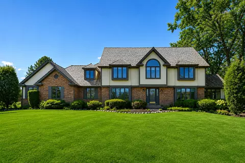 5681 River Park Dr, Libertyville, IL 60048