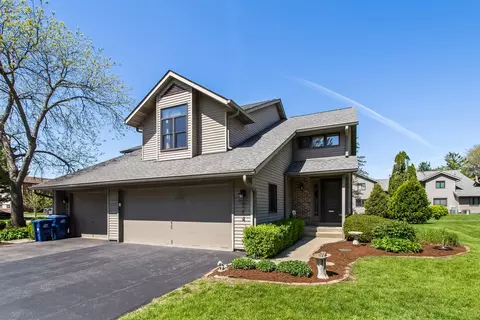 714 Eletson Dr, Crystal Lake, IL 60014