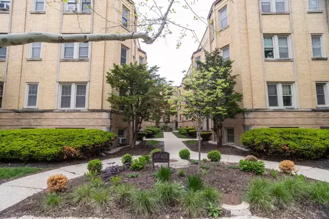 417 Wisconsin Ave #1E, Oak Park, IL 60302