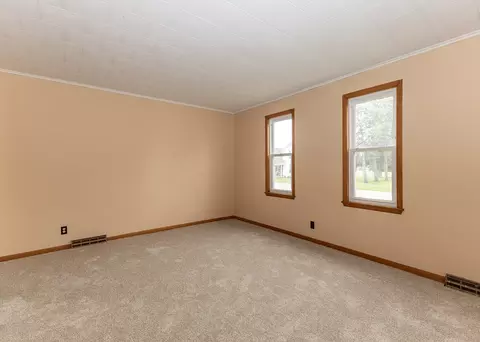 Living - 1007 16th Ave, Fulton, IL 61252 photo 1 of 2
