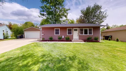 305 Cedar Ct, Streamwood, IL 60107