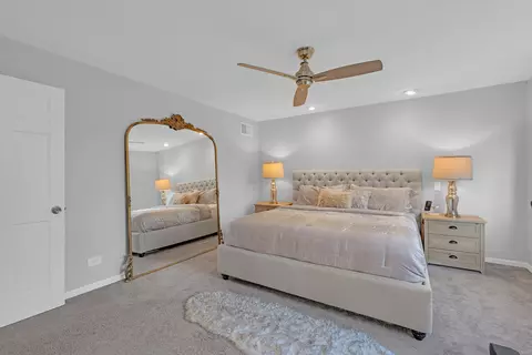 Bedroom - 15 Devonshire Dr, Oak Brook, IL 60523 photo 1 of 4