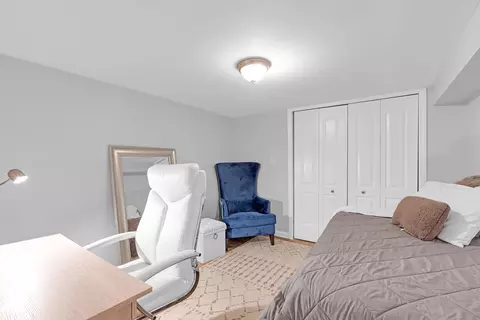 Bedroom - 15 Devonshire Dr, Oak Brook, IL 60523 photo 4 of 4