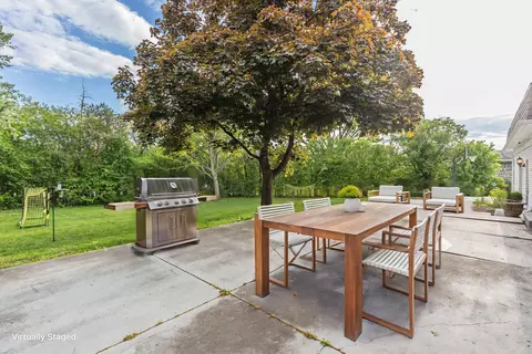 Exterior - 15 Devonshire Dr, Oak Brook, IL 60523 photo 4 of 8