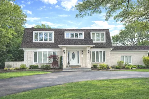 Exterior - 15 Devonshire Dr, Oak Brook, IL 60523 photo 2 of 8