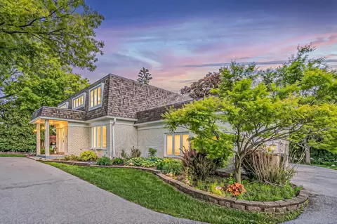 15 Devonshire Dr, Oak Brook, IL 60523