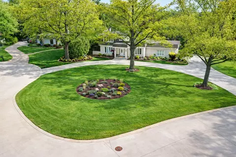 Exterior - 15 Devonshire Dr, Oak Brook, IL 60523 photo 3 of 8