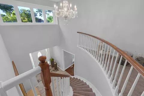 Entry Way - 15 Devonshire Dr, Oak Brook, IL 60523 photo 4 of 4