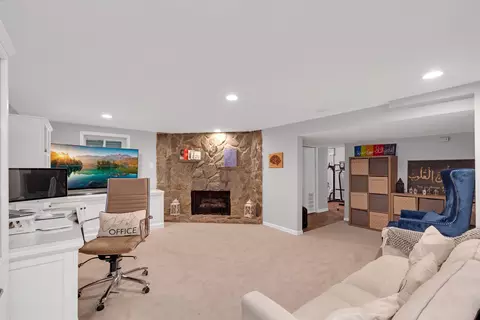 Other - 15 Devonshire Dr, Oak Brook, IL 60523 photo 5 of 8