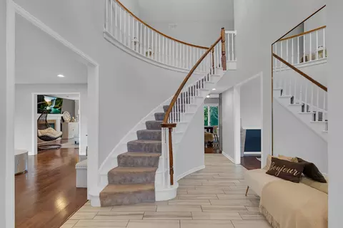 Entry Way - 15 Devonshire Dr, Oak Brook, IL 60523 photo 1 of 4