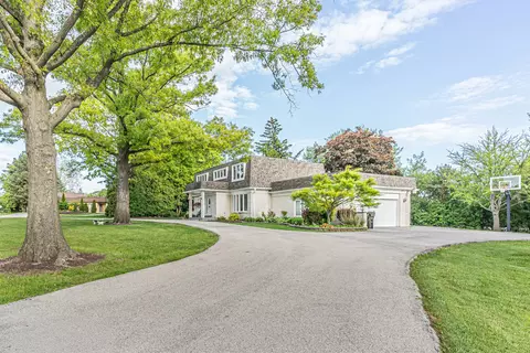 Exterior - 15 Devonshire Dr, Oak Brook, IL 60523 photo 7 of 8