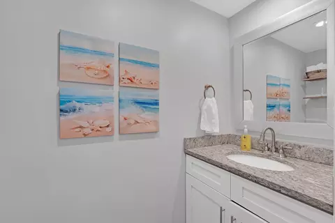 Bath - 15 Devonshire Dr, Oak Brook, IL 60523 photo 1 of 5