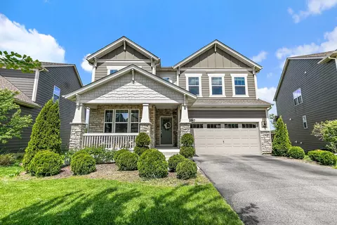380 Hamilton Rd, Saint Charles, IL 60175
