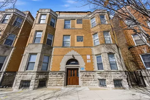 4852 S Prairie Ave #2B, Chicago, IL 60615