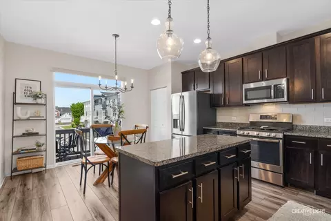 Kitchen - 4152 Irving Rd, Aurora, IL 60504 photo 3 of 3