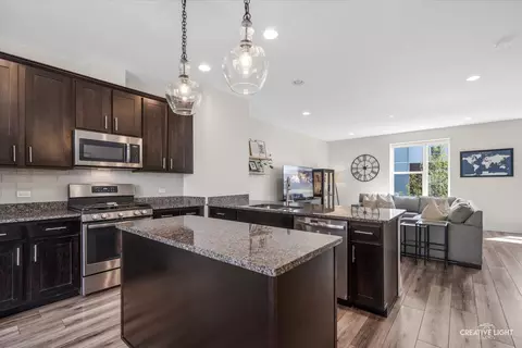 Kitchen - 4152 Irving Rd, Aurora, IL 60504 photo 2 of 3