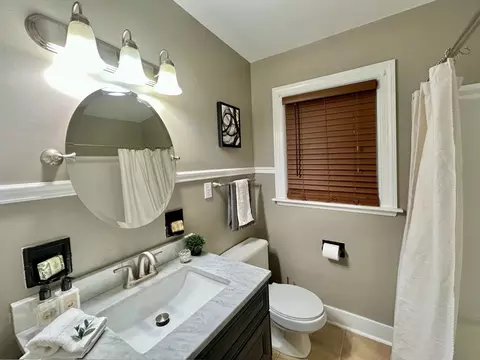 Bath - 822 Douglas St, Morris, IL 60450 photo 1 of 2