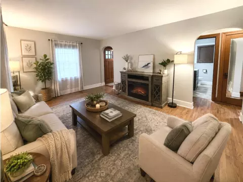 Living - 822 Douglas St, Morris, IL 60450 photo 2 of 2