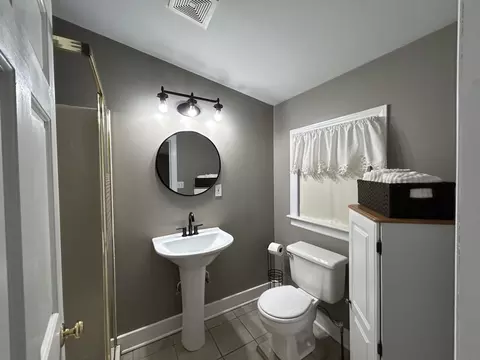 Bath - 822 Douglas St, Morris, IL 60450 photo 2 of 2