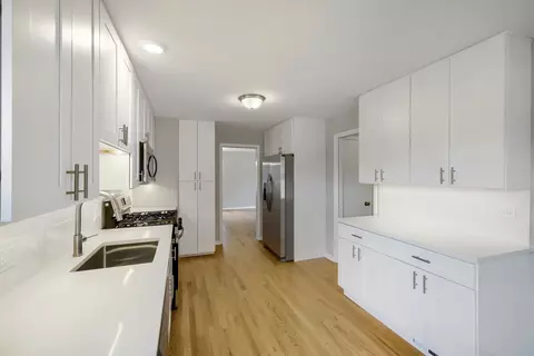 Kitchen - 1305 E Ardyce Ln, Mount Prospect, IL 60056 photo 2 of 3