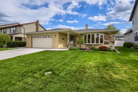 1305 E Ardyce Ln, Mount Prospect, IL 60056