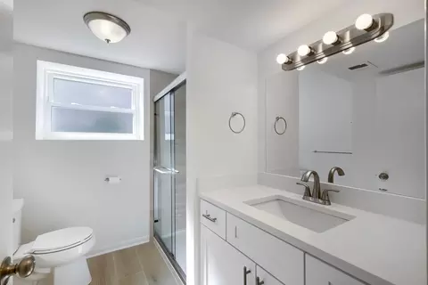 Bath - 1305 E Ardyce Ln, Mount Prospect, IL 60056 photo 3 of 3