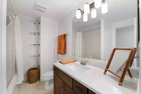 Bath - 710 Bayside Ct, Wheeling, IL 60090 photo 2 of 4