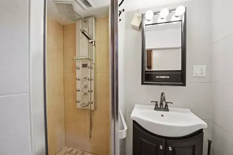Bath - 710 Bayside Ct, Wheeling, IL 60090 photo 4 of 4