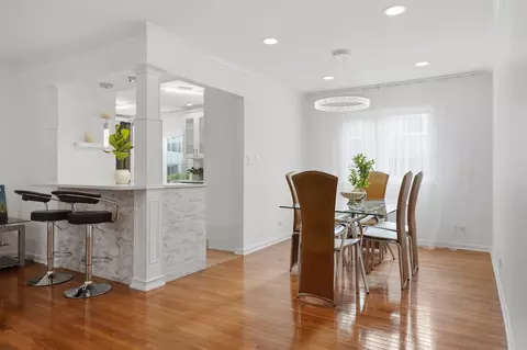Dining - 710 Bayside Ct, Wheeling, IL 60090 photo 2 of 2