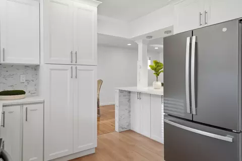 Kitchen - 710 Bayside Ct, Wheeling, IL 60090 photo 3 of 3