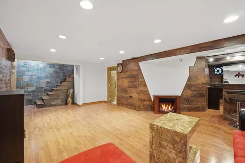 Living - 710 Bayside Ct, Wheeling, IL 60090 photo 2 of 3