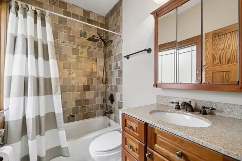 Bath - 747 Park Ave, River Forest, IL 60305 photo 2 of 5