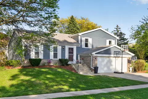 701 Buffalo Cir, Carol Stream, IL 60188
