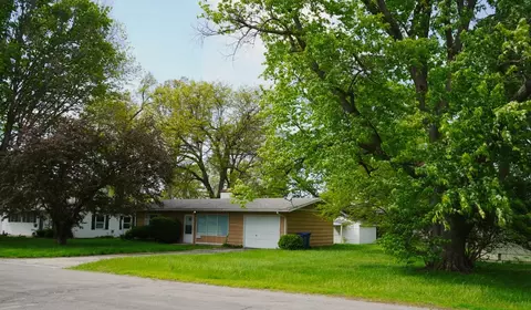 256 W Fleming St, Watseka, IL 60970