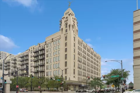758 N Larrabee St #519, Chicago, IL 60654