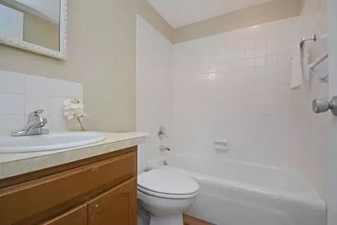 Bath - 300 Raleigh Ct, Normal, IL 61761 photo 8 of 9