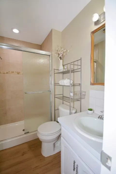 Bath - 300 Raleigh Ct, Normal, IL 61761 photo 5 of 9