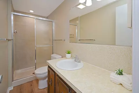 Bath - 300 Raleigh Ct, Normal, IL 61761 photo 7 of 9