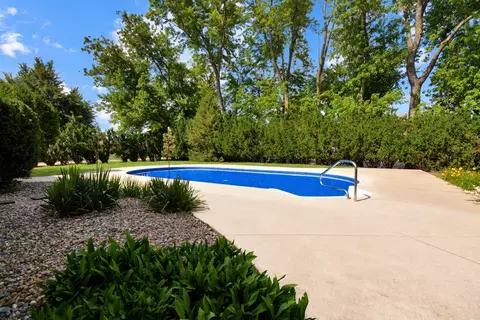 Exterior - 300 Raleigh Ct, Normal, IL 61761 photo 7 of 11
