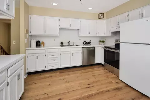 Kitchen - 300 Raleigh Ct, Normal, IL 61761 photo 4 of 15