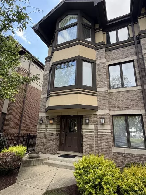 110 N Myrtle Ave, Elmhurst, IL 60126